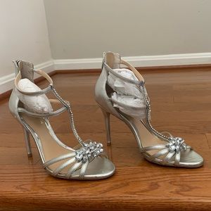 BRAND NEW Jewel by BADGLEY MISCHKA sandals